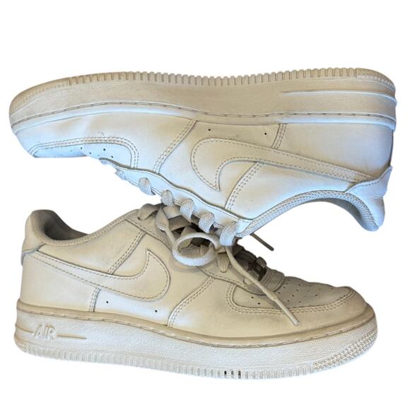 NIKE Air Force 1 White Sneakers Youth size 5.5 - Picture 1 of 8